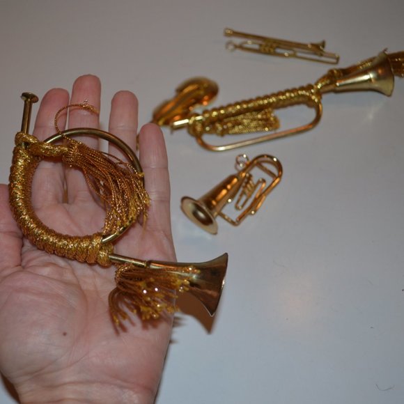 Holiday Ornaments Set of 7 Mini Musical Instruments Wind & String Golden Metal - Picture 4 of 8